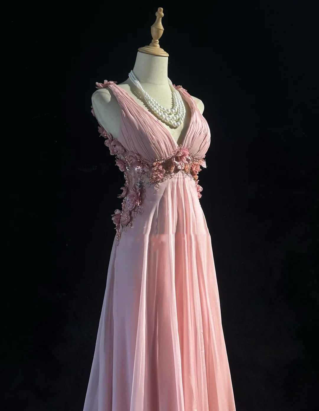 Vintage Abschlussballkleider A-Linie V-Ausschnitt Rosa Chiffon 70er Jahre mit 3D Blumen Perlenbesatz Langes Abendkleid N2528