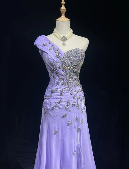 Elegantes A-Linien-Kleid aus lila Chiffon mit einem Ärmel und silberfarbenem Perlen-Oberteil, langes Ballkleid N2725