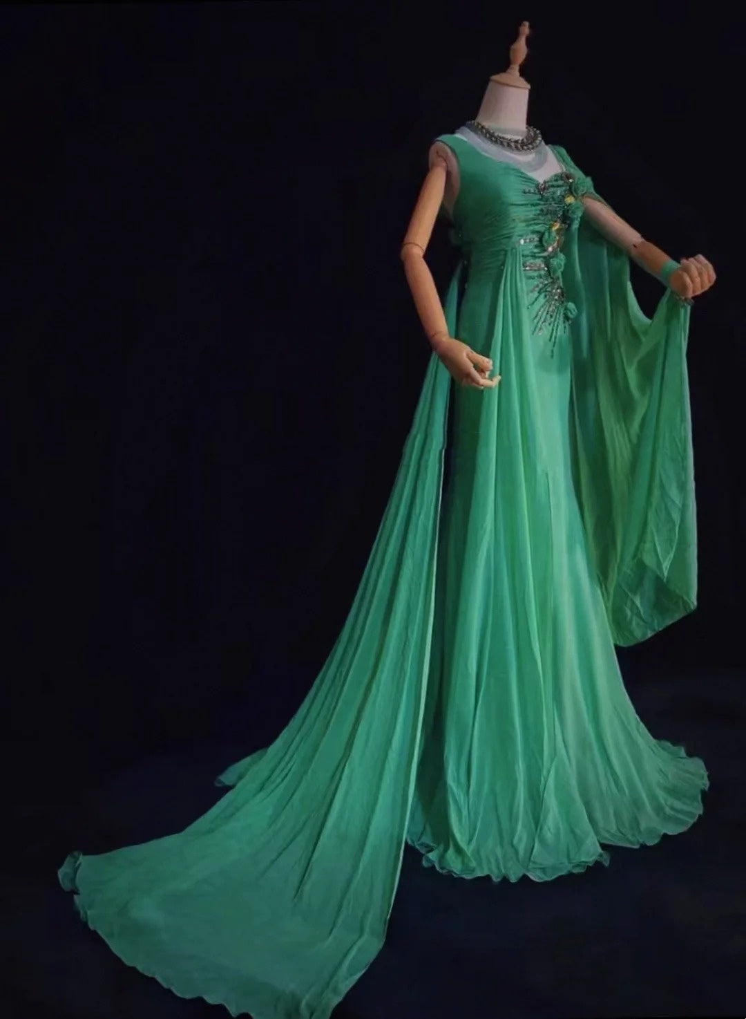 Elegantes Meerjungfrauen-Abendkleid mit One-Shoulder, grünem Chiffon und silbernem Perlenoberteil, langes Ballkleid N2726