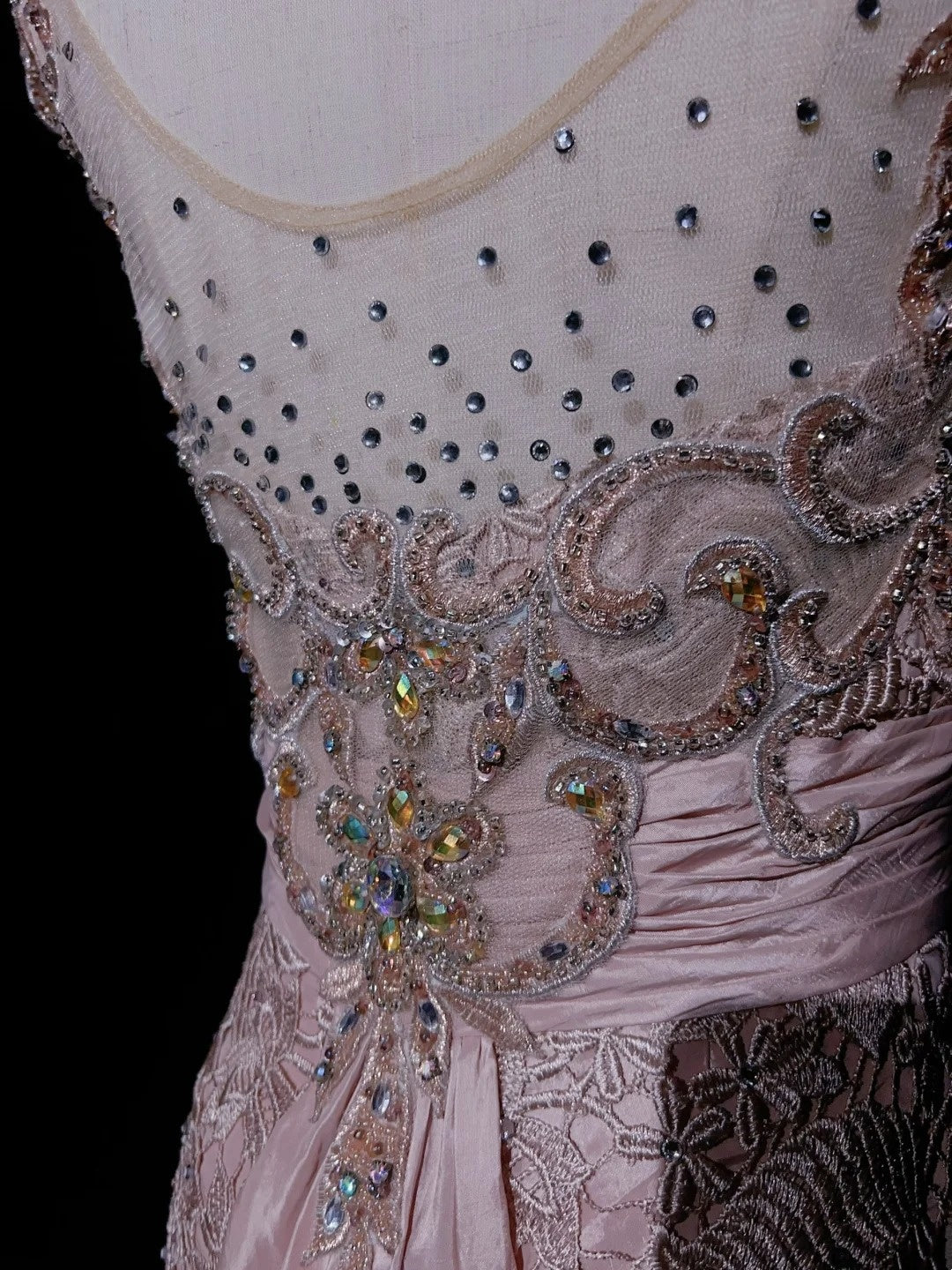 Vintage Abschlussballkleider 1960er Jahre Meerjungfrau V-Ausschnitt Rosa Spitze mit appliziertem perlenbesetztem langen Abschlussballkleid N3107