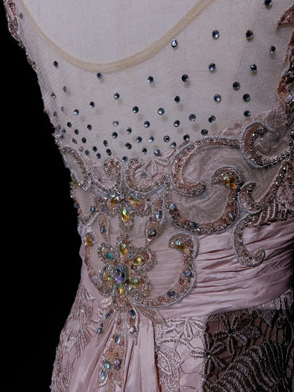 Vintage Abschlussballkleider 1960er Jahre Meerjungfrau V-Ausschnitt Rosa Spitze mit appliziertem perlenbesetztem langen Abschlussballkleid N3107