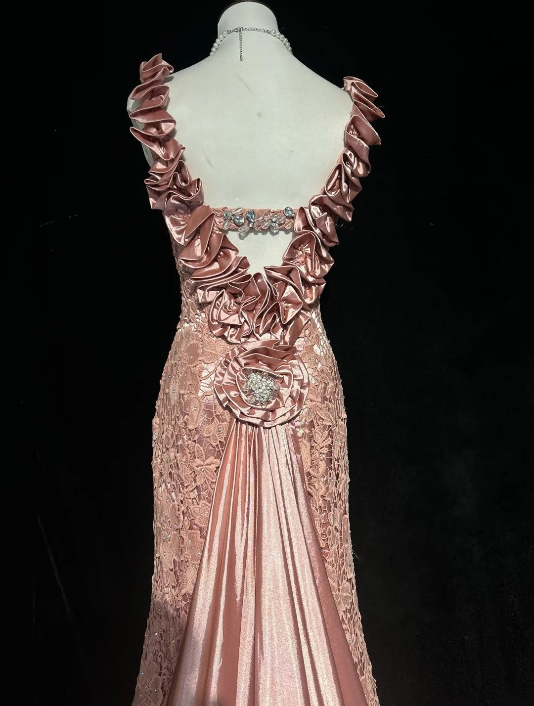 Vintage Meerjungfrauen-Abschlussballkleider mit V-Ausschnitt, rosa Spitze mit 3D-Blumen, lange Abendrobe aus den 1950er Jahren N2594