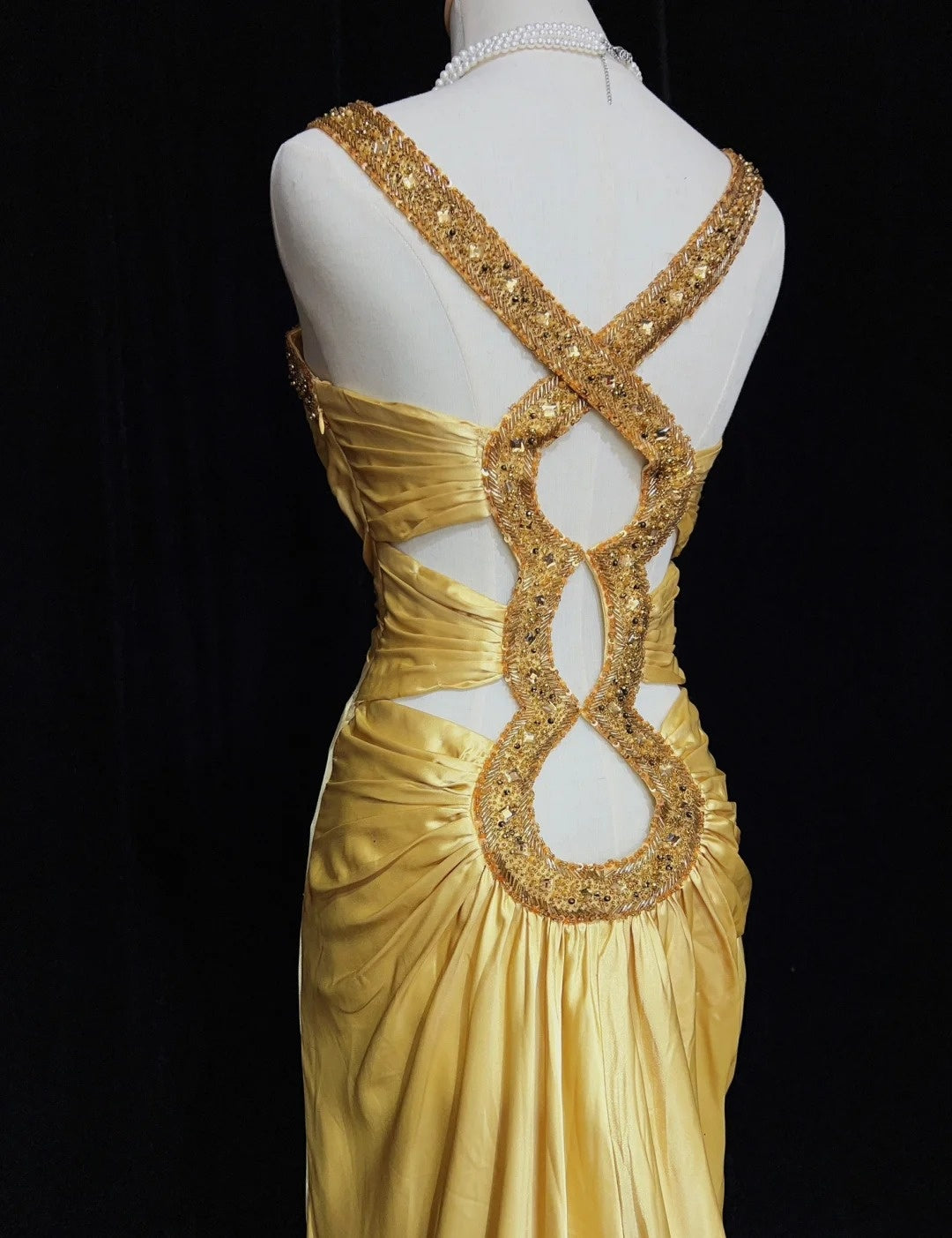 Inspiration Robes de bal Vintage Sirène Cœur Avec Bretelles Satin Doré Années 90 Avec Perles Robes de Soirée N3342
