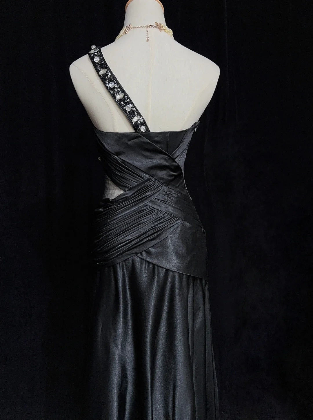 Vintage Abschlussballkleider 80er Meerjungfrau One Shoulder Black Tie Kleid mit Perlenstickerei Semi Formal Abendgarderobe N3636