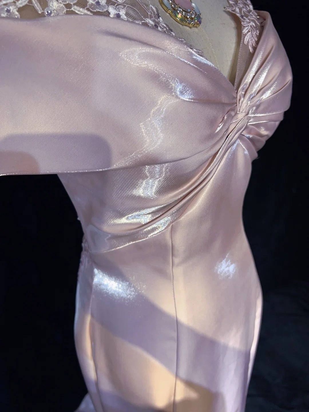 Vintage Abschlussballkleider Inspo Meerjungfrau schulterfrei rosa Satin 80er mit Spitze Abendkleider N3374