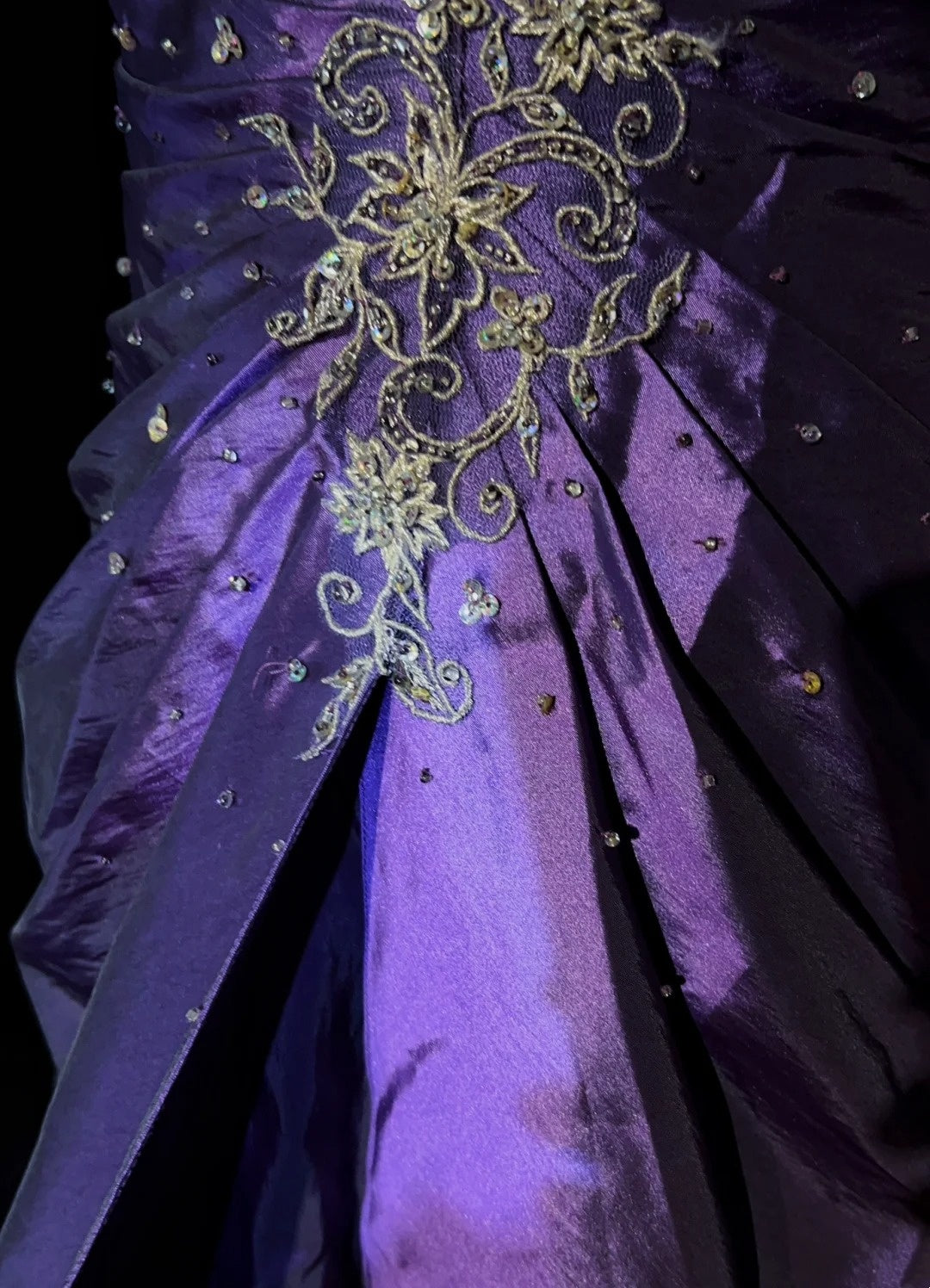 Vintage-Abschlussballkleider Ballkleid Trägerlos Lila mit goldener Spitzenapplikation 80er Jahre Lange Formelle Abendgarderobe N3886