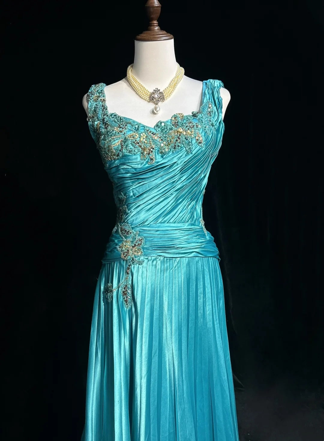 Robes Esthétiques de Bal Vintage Ligne A en Satin Bleu avec Perles Appliquées Longue Robe de Soirée N3024