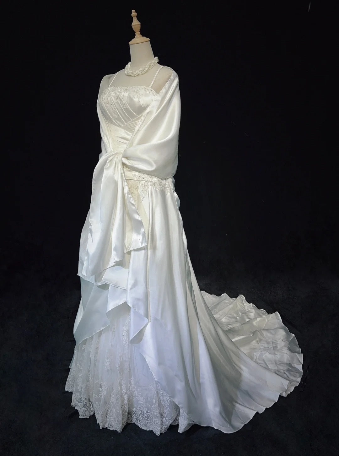 Robes de mariée uniques sirène, fines bretelles, ivoire avec appliques volantées, longue robe de mariée N3631