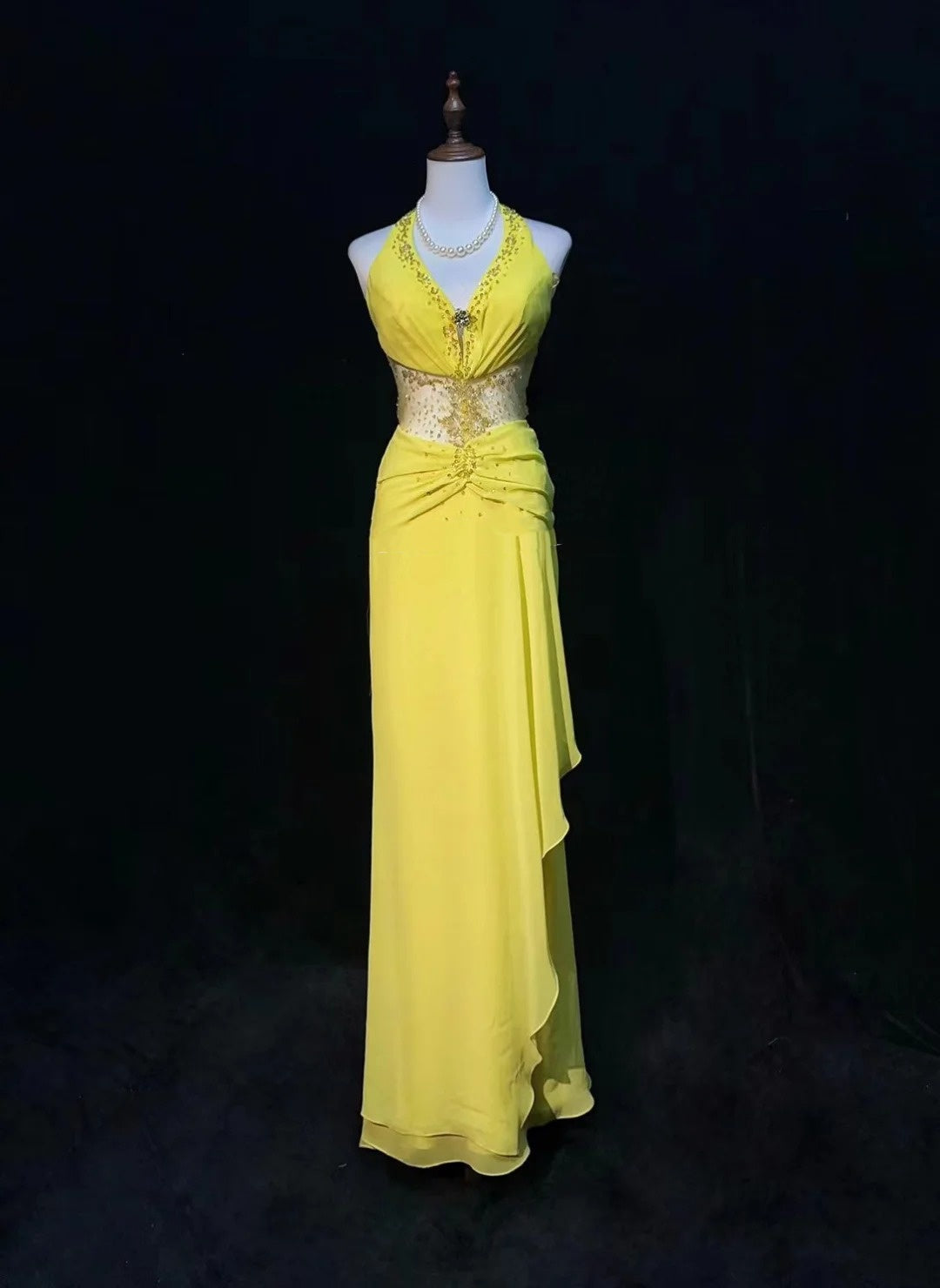 Vintage Prom Dresses A Linie Neckholder V-Ausschnitt Gelb Chiffon Rückenfrei 1990er Lange Formelle Abendkleid N2640