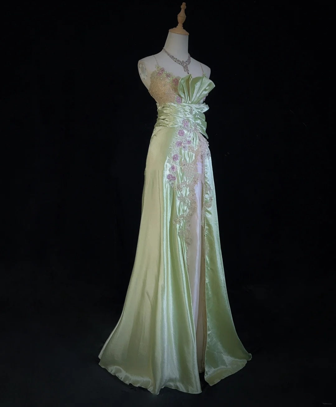 Elegante Ballkleider-Inspo Meerjungfrauen-Spaghettiträger Salbeigrüner Satin mit Spitzenperlen für Damen, formelles Kleid N3230