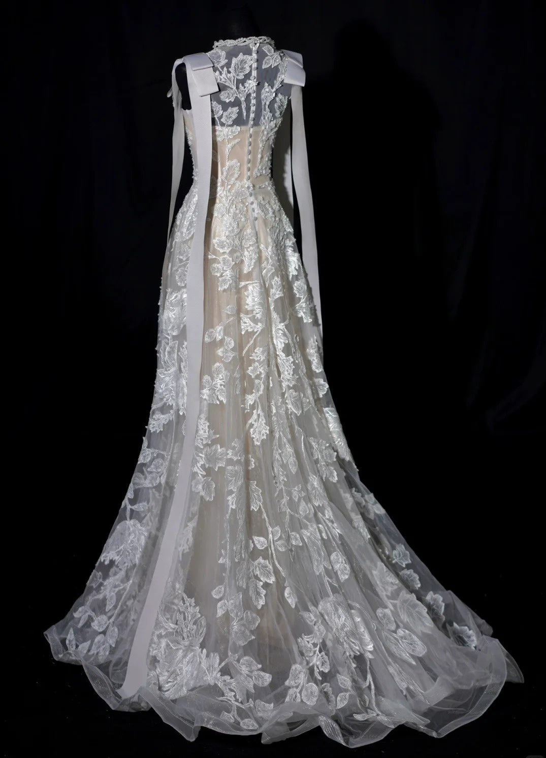 Luxuriöses Brautkleid im A-Linien-Schnitt mit Rundhalsausschnitt und Spitze, figurbetontes Brautkleid AB2520