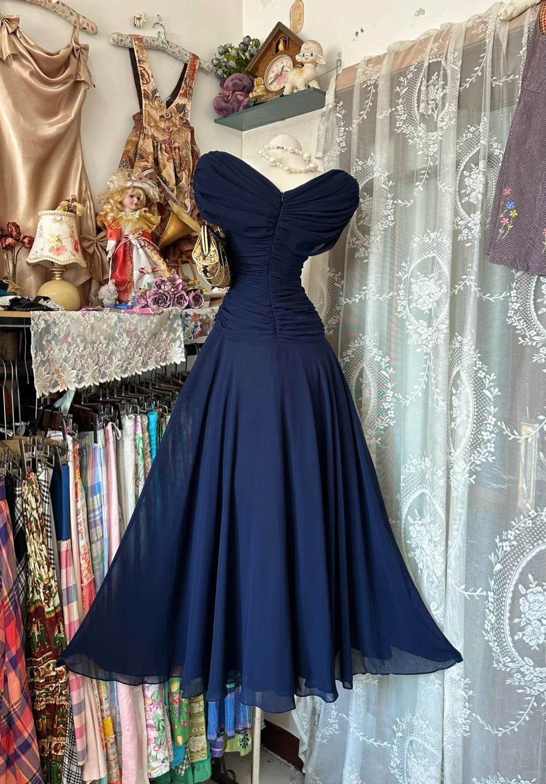 Robes de bal de promo en mousseline de soie bleu marine, style sirène élégante, avec épaules dénudées, longueur au sol, inspirations tenues de soirée RB4486