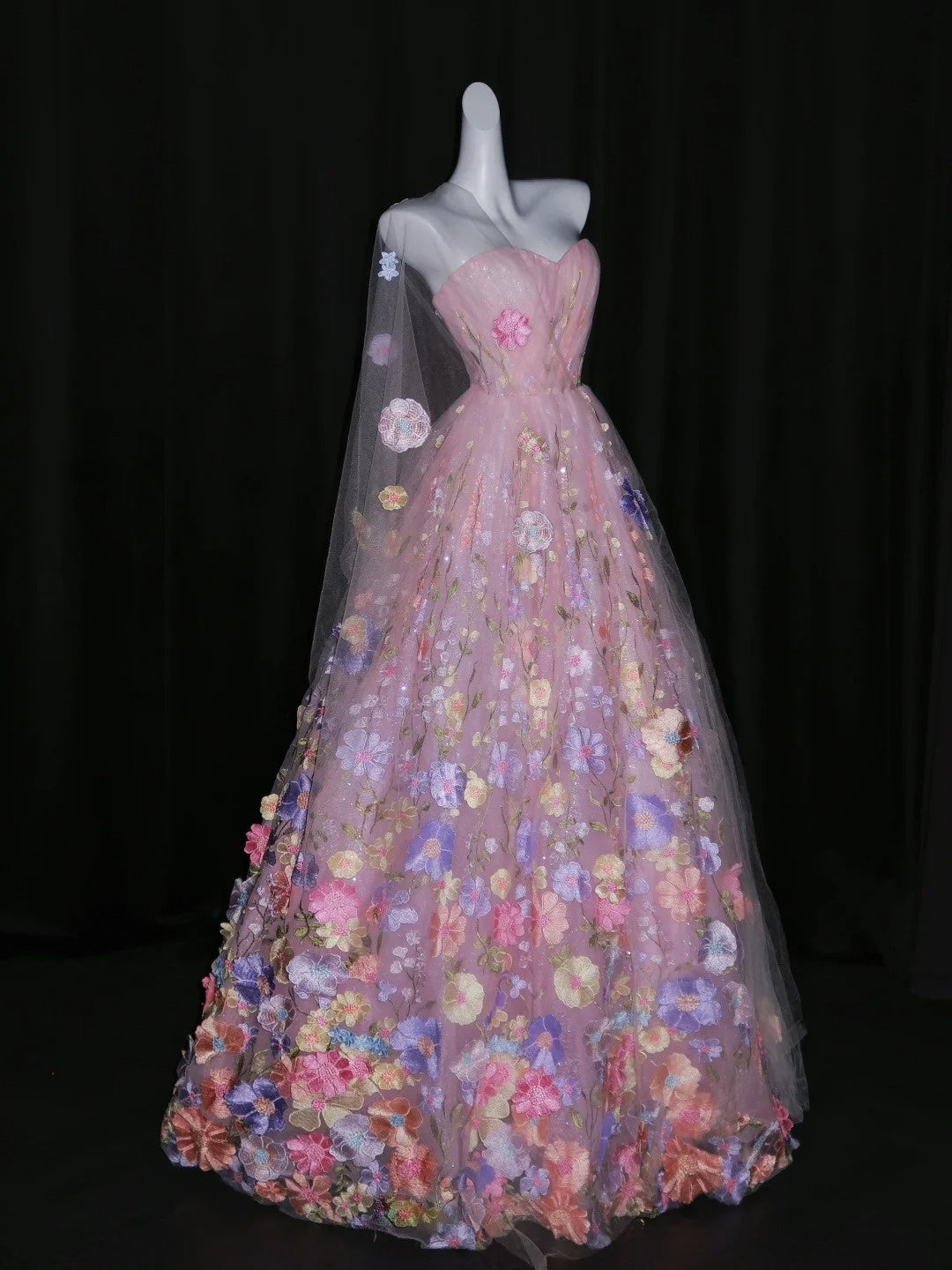 Niedliches, trägerloses, ärmelloses, langes Ballkleid aus rosa Tüll mit Blumenmuster – perfekt für Quinceañera, Sweet 15 oder 16 Geburtstage (N1085)