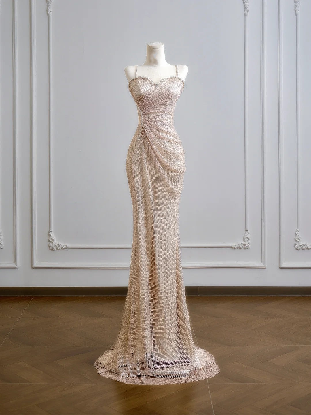 Robe de bal longue sirène à fines bretelles et sequins champagne, style modeste, idéale pour un 18e anniversaire ou une soirée élégante (N385)