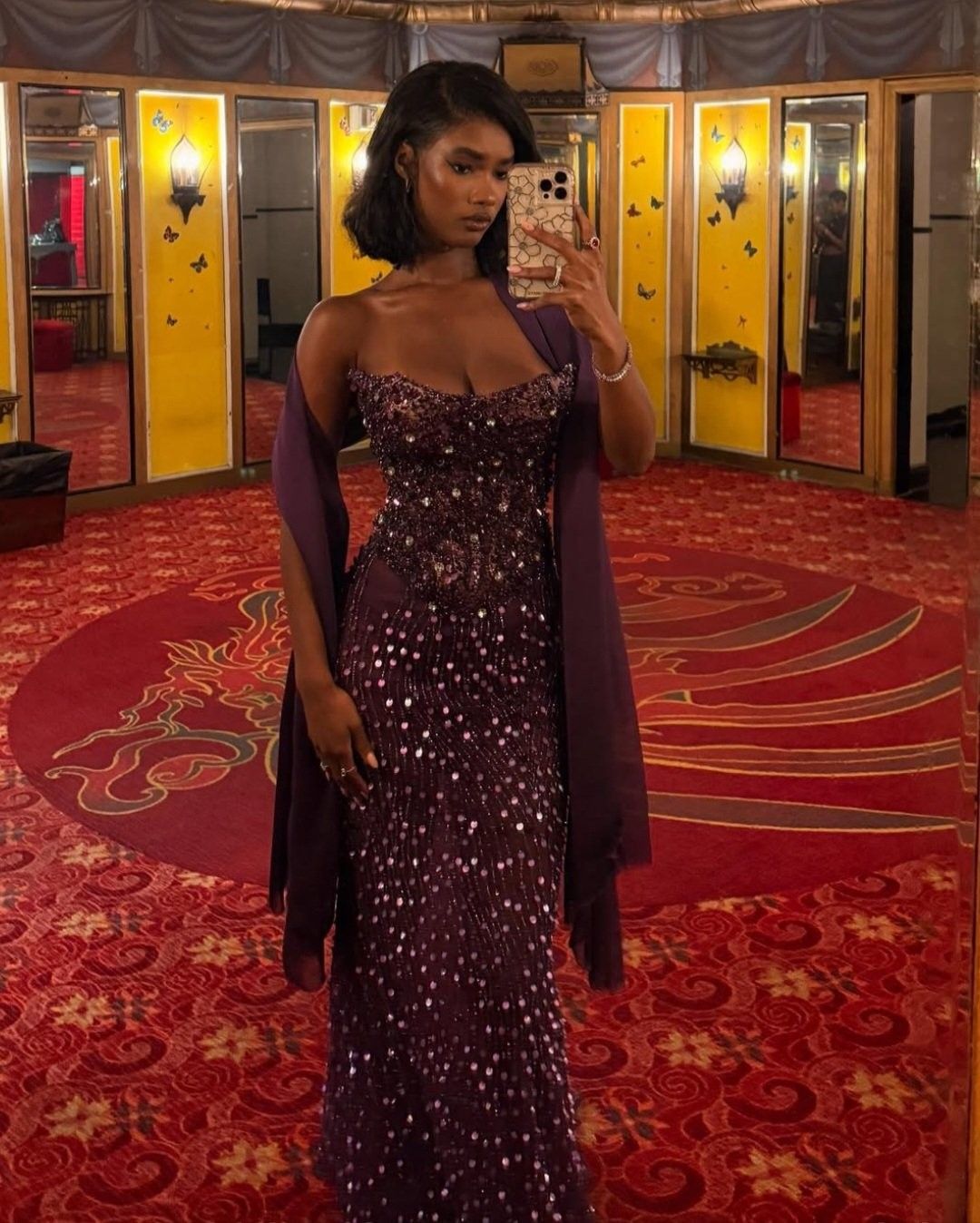 Robes de bal sirène fourreau sans manches à sequins de couleur raisin avec écharpe pour femme N4059