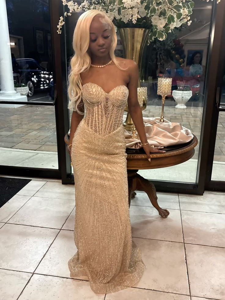Robe de bal longue sirène champagne à décolleté cœur et corsage perlé N629