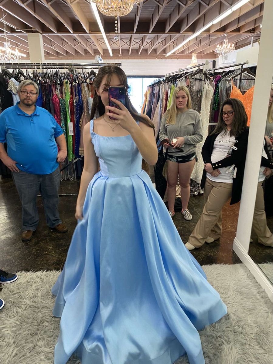 Robe de bal longue en satin bleu clair, coupe trapèze, col carré, sans manches, AB217