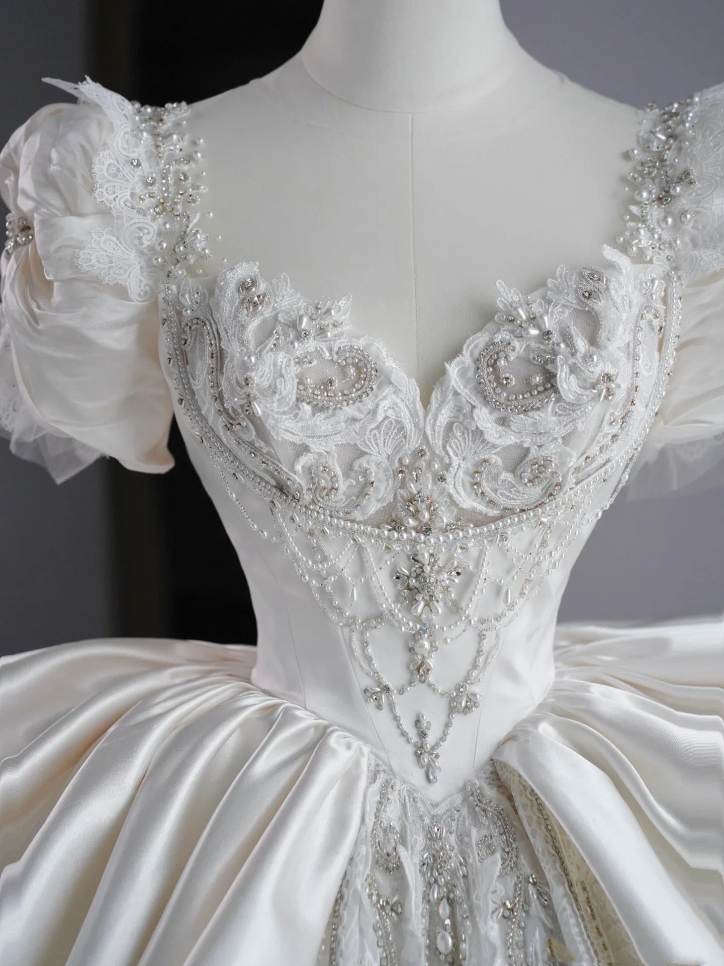 Luxury Ball Gown Sweetheart Satin Tulle Lace Wedding Dress With Sleeves Fairytale Autumn Wedding Dresses RB2825