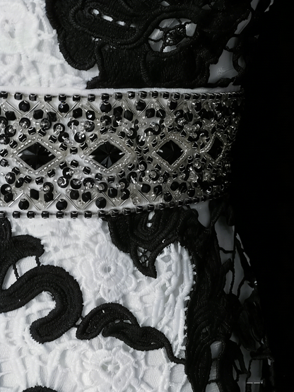 Robe de bal longue sirène à col en V en satin noir à fleurs, style modeste, pour adolescentes (N1188)