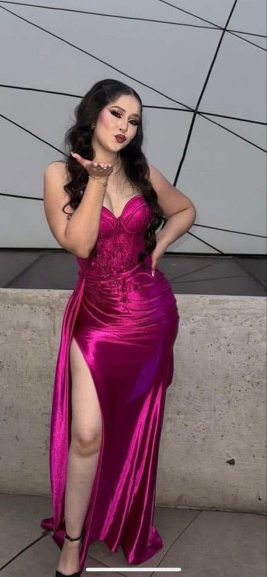 Robe de bal sirène élégante et raffinée, décolleté cœur, robe de soirée longue en satin rose fuchsia fendue sur la jambe, tenue de bal AB763