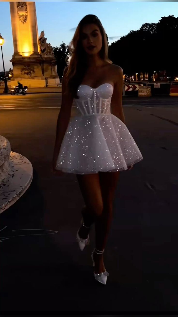 Robe de bal bustier à paillettes blanches, mini robe de soirée courte Hoco, idées de robes d'anniversaire pour le bal de promo RB4088