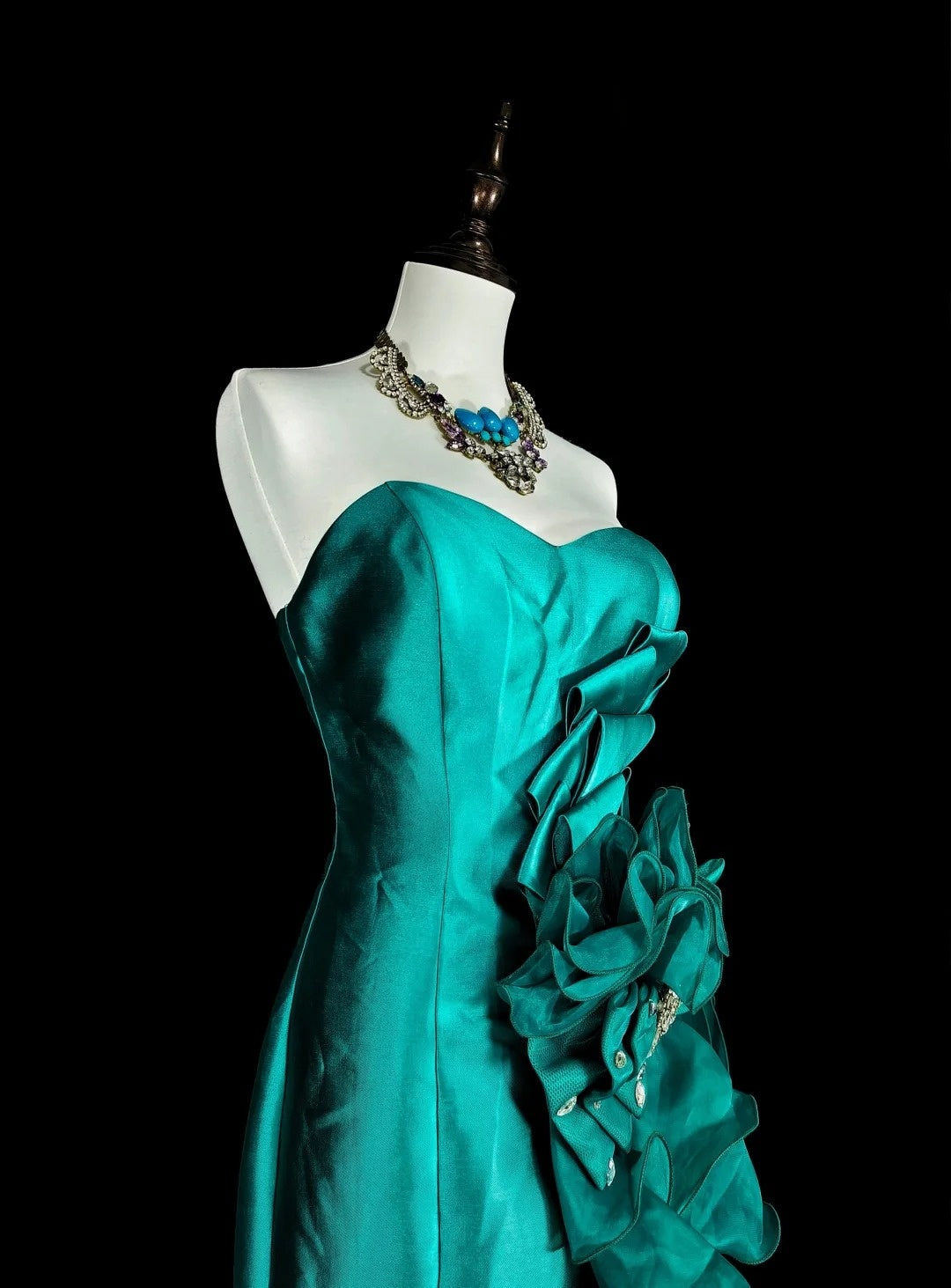 Robe de bal longue vintage sirène vert satin années 70, bustier cœur, taille 4 N1834
