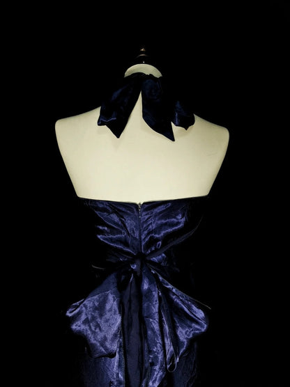 Robe de bal d'été vintage bleu marine à col halter sirène ornée de perles et d'une longue cravate noire, idéale pour les soirées formelles de printemps (N1421)