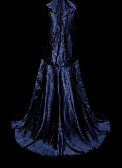 Robe de bal d'été vintage bleu marine à col halter sirène ornée de perles et d'une longue cravate noire, idéale pour les soirées formelles de printemps (N1421)