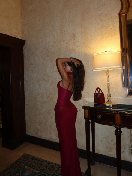 Superbe robe de bal sirène à bretelles spaghetti en satin bordeaux, robe de bal d'inspiration princesse, robe de remise de diplôme B438