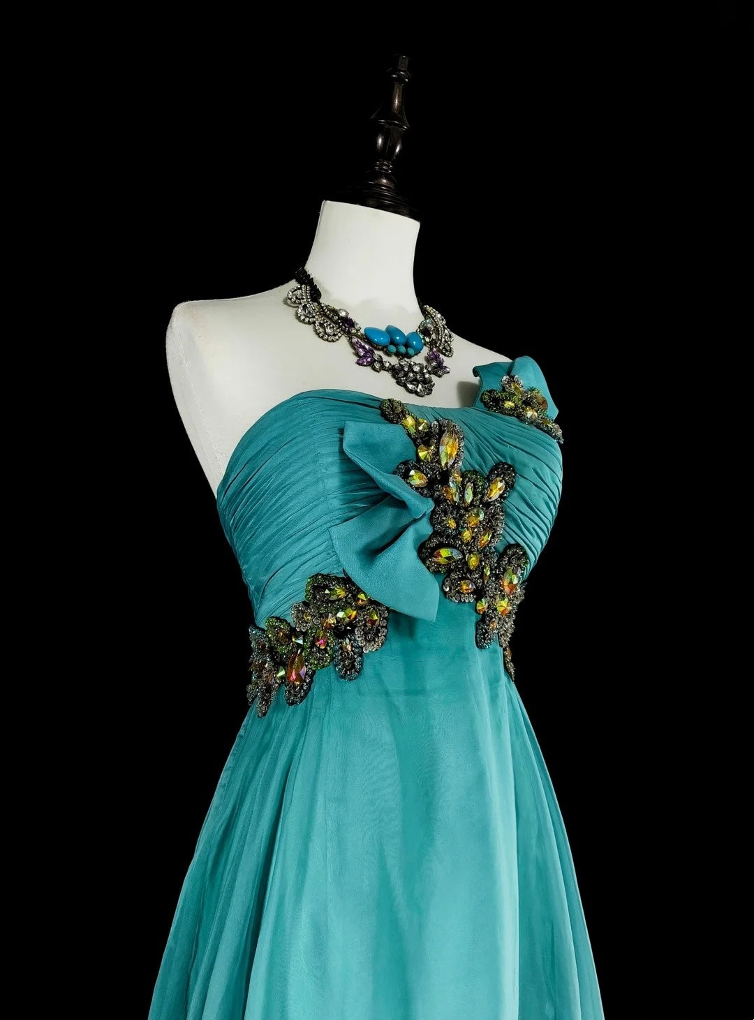 Vintage-Abendkleider im Stil der 1950er Jahre: Elegantes, meliertes, blaues A-Linien-Kleid mit Perlenbesatz (Modell N2006)