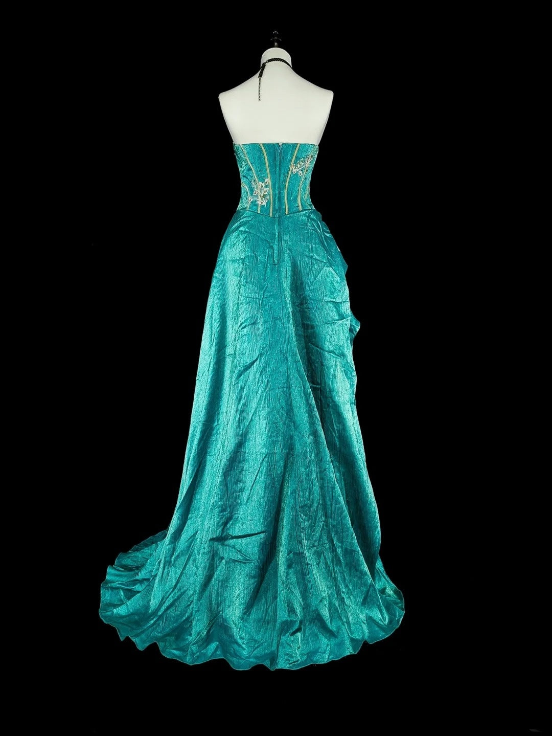 Robe de bal longue vintage années 70, coupe trapèze, sans bretelles, en satin bleu orné d'appliqués, idéale pour les soirées et les fêtes (N1830)