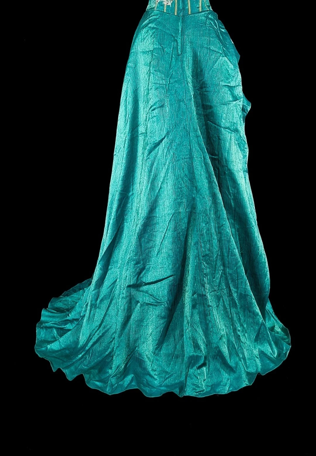 Robe de bal longue vintage années 70, coupe trapèze, sans bretelles, en satin bleu orné d'appliqués, idéale pour les soirées et les fêtes (N1830)