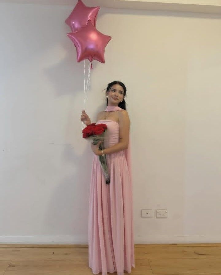 Einfaches, trägerloses, langes Abendkleid aus rosa Chiffon in A-Linie mit Schal und Raffungen, ideal für Abschlussball, Hochzeit oder als Hochzeitsgast (Modell N270).