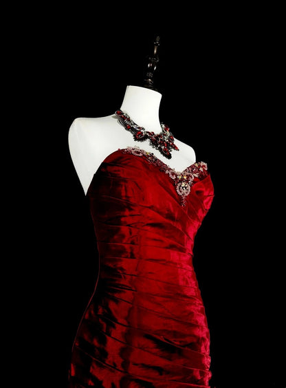 Vintage Abschlussballkleider Meerjungfrau Sweetheart Burgunderrot Satin mit Perlen Falten Langes Abendkleid N2385
