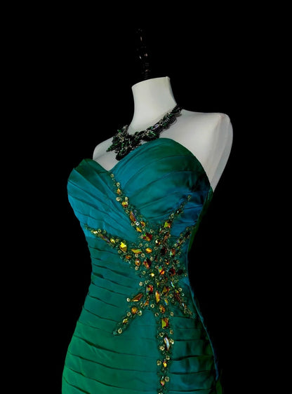 Robe longue vintage sirène en satin vert satiné ornée de perles, idéale pour une soirée de 18 ans ou un bal de promo (N1751)