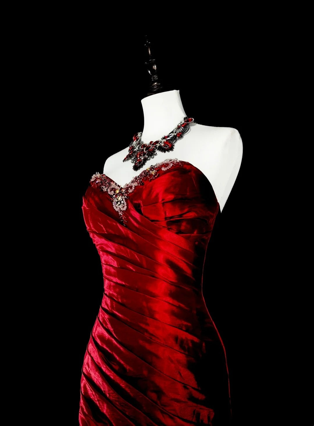 Vintage Abschlussballkleider Meerjungfrau Sweetheart Burgunderrot Satin mit Perlen Falten Langes Abendkleid N2385