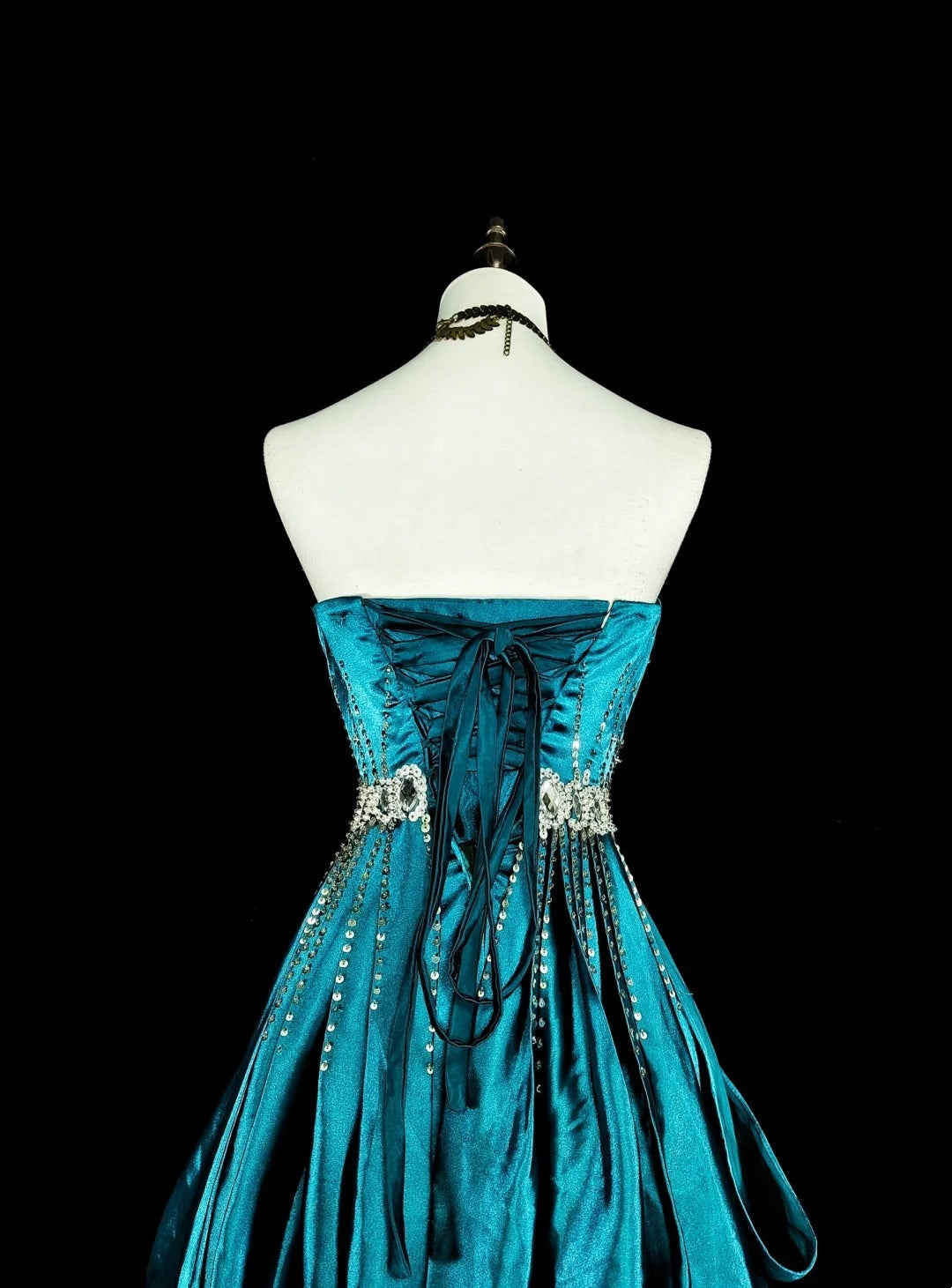 Robe de bal vintage, style rétro années 50, coupe trapèze, bustier, longue en satin ornée de perles N2008