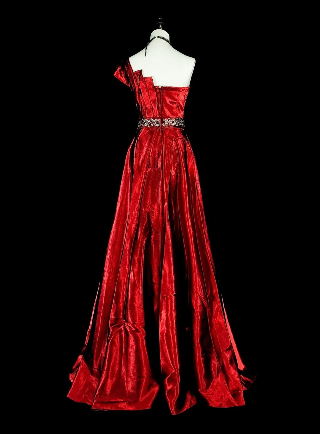 Robe de bal longue rouge vintage asymétrique à une épaule, ornée de perles, référence N1825