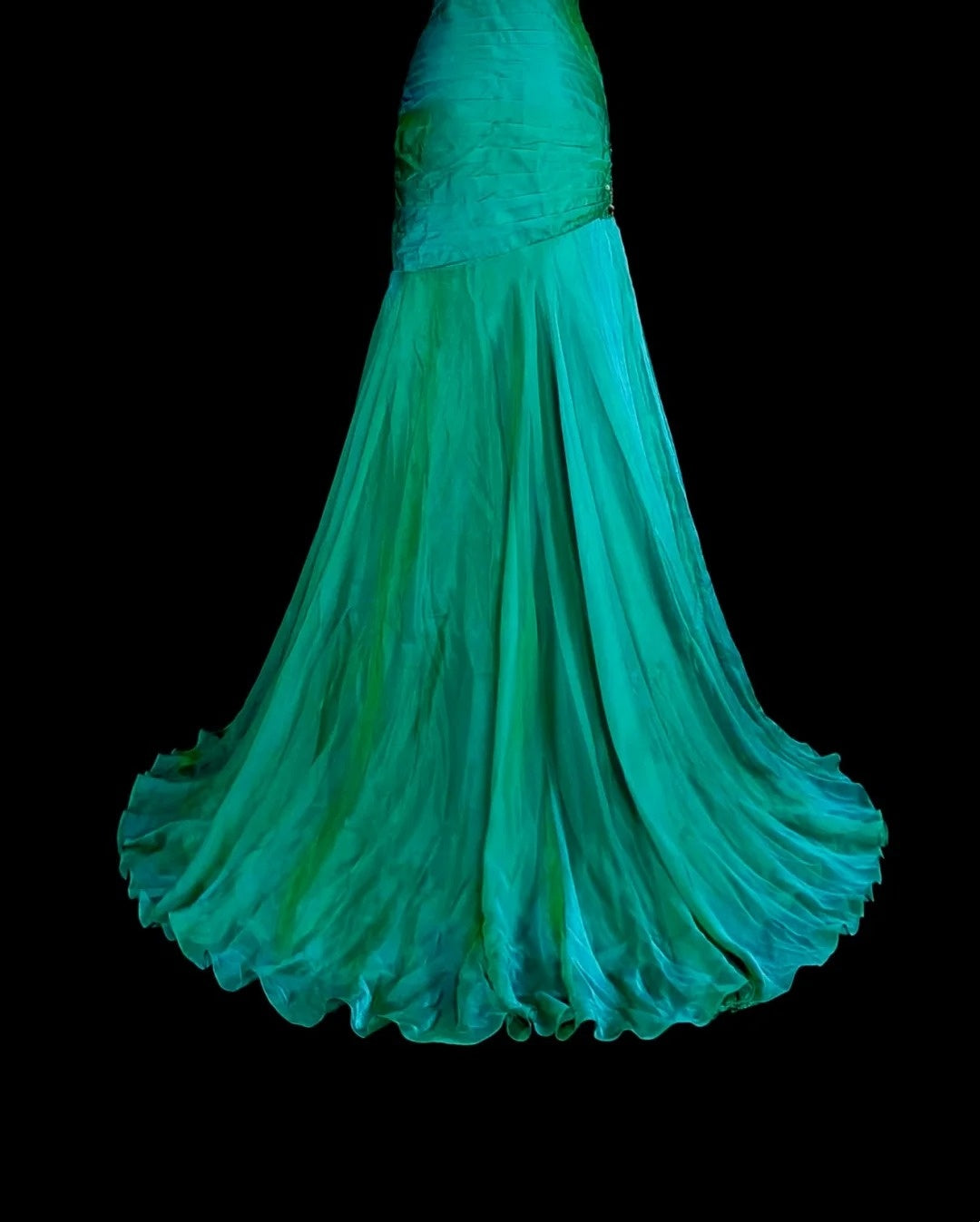 Robe longue vintage sirène en satin vert satiné ornée de perles, idéale pour une soirée de 18 ans ou un bal de promo (N1751)