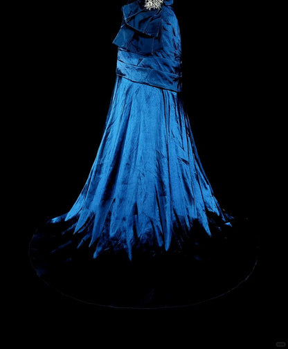Vintage Meerjungfrau-Abschlussballkleider Trägerlos Falten Marineblau Satin Mit Applikationen Langes Partykleid N2372
