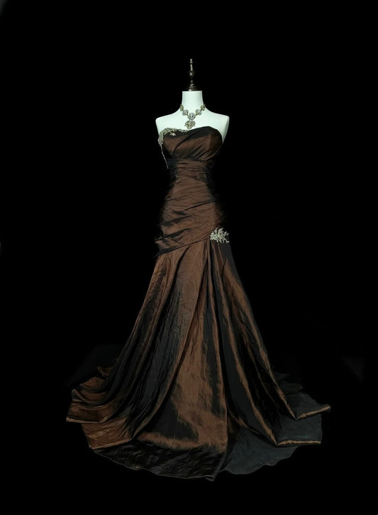 Robe de bal longue marron style sirène vintage années 80, sans manches, décolleté cœur, référence N1430