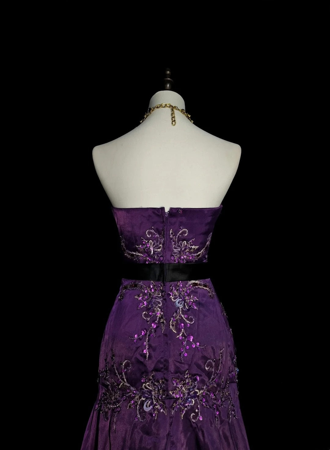 Robe de bal longue sans manches en satin couleur raisin, coupe trapèze, style années 70/80, style années 80, référence N1434