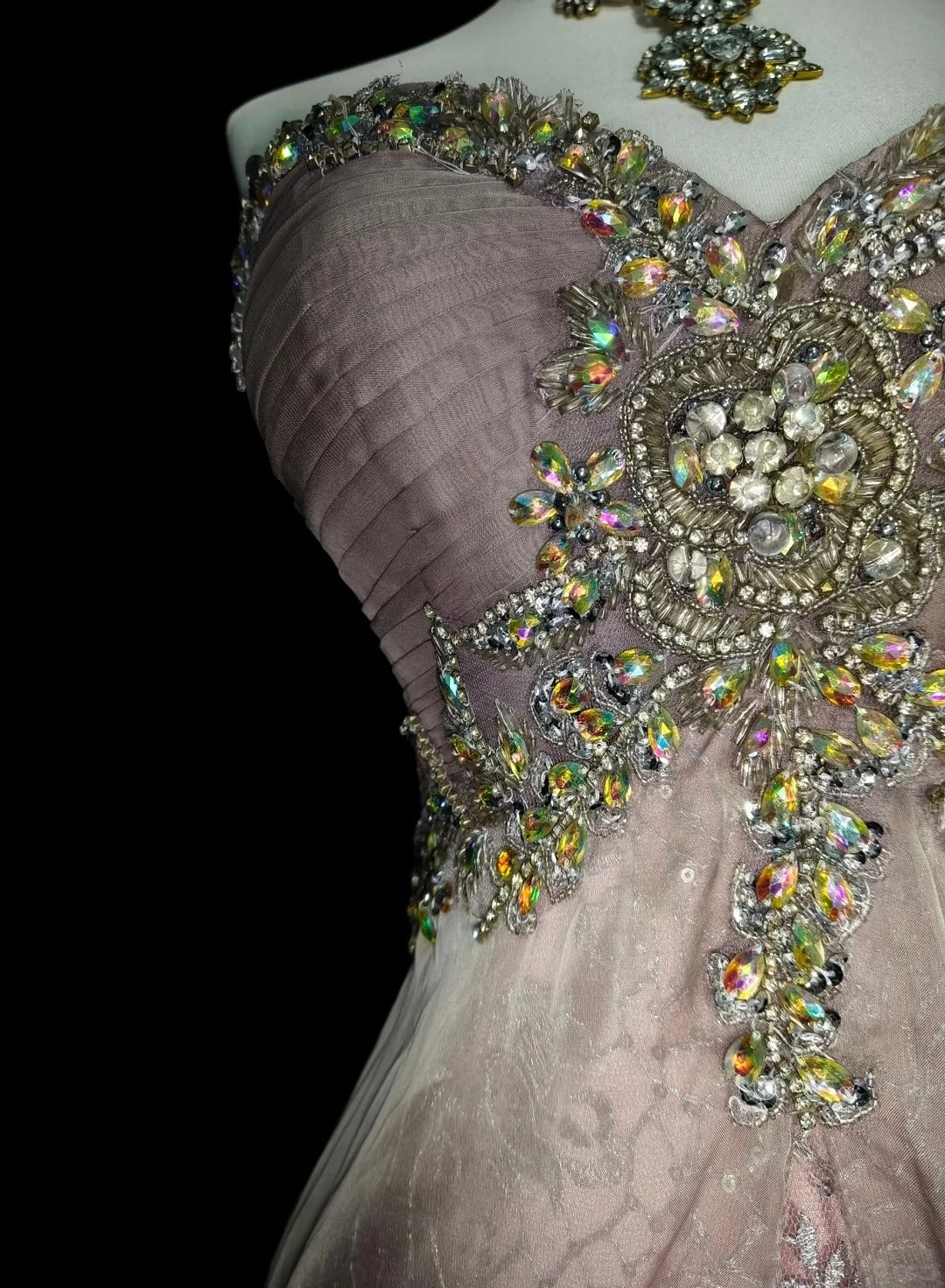 Robe de bal longue sans manches en satin rose satiné, coupe trapèze, style années 80, référence N1432