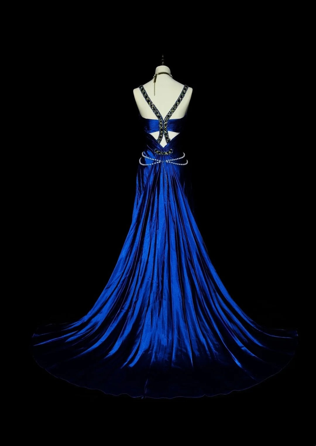 Robe de bal longue vintage années 80, coupe trapèze, dos nu, en satin bleu roi, sans manches, référence N1433