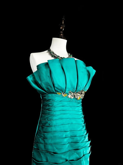 Robe de bal longue vintage sirène bustier en satin vert années 70 avec plis et perles, N1842