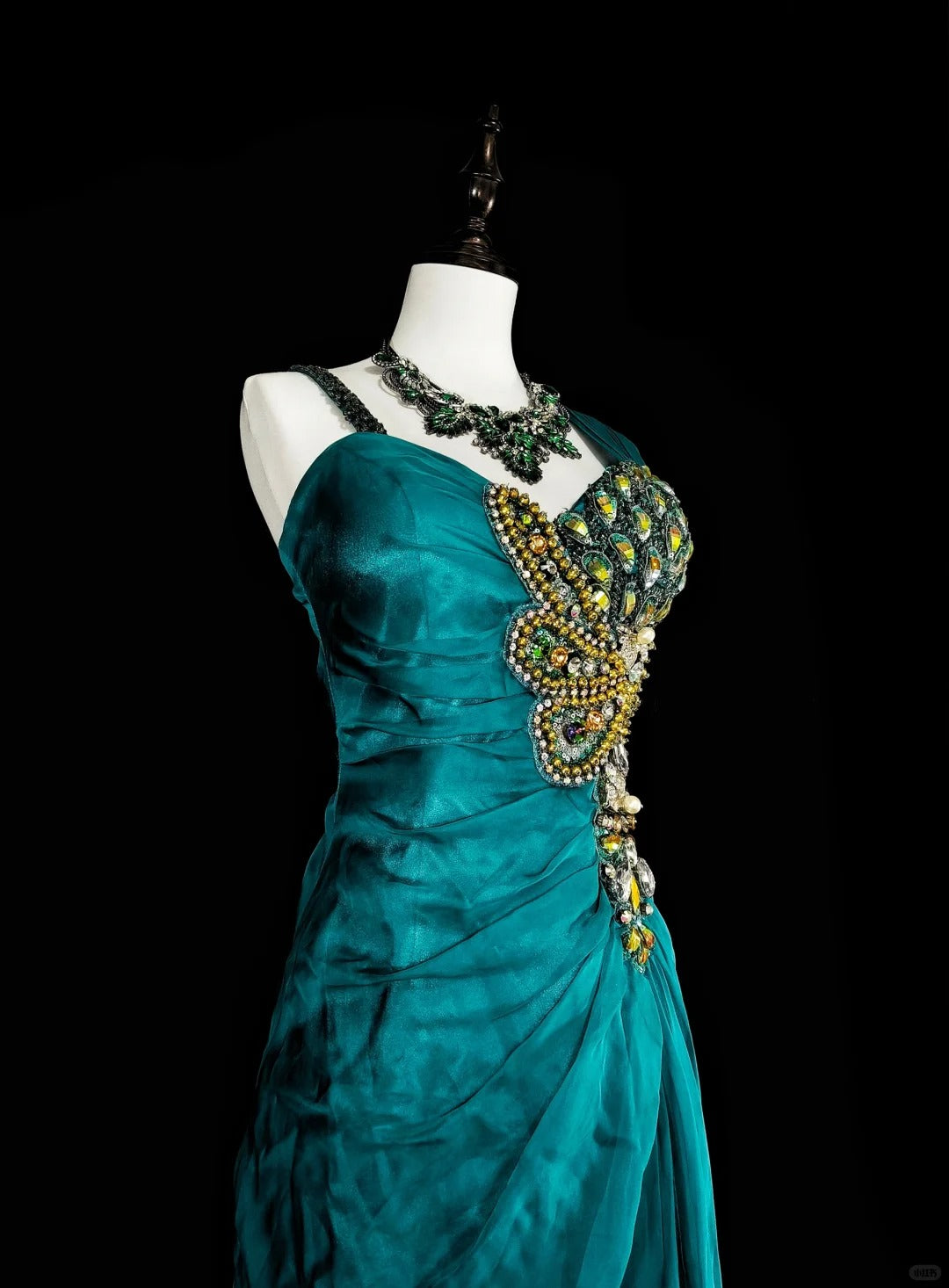 Vintage Meerjungfrauen-Kleid in Grün aus den 70er Jahren mit plissierten goldenen Perlen, langes Ballkleid, Partykleid N1837