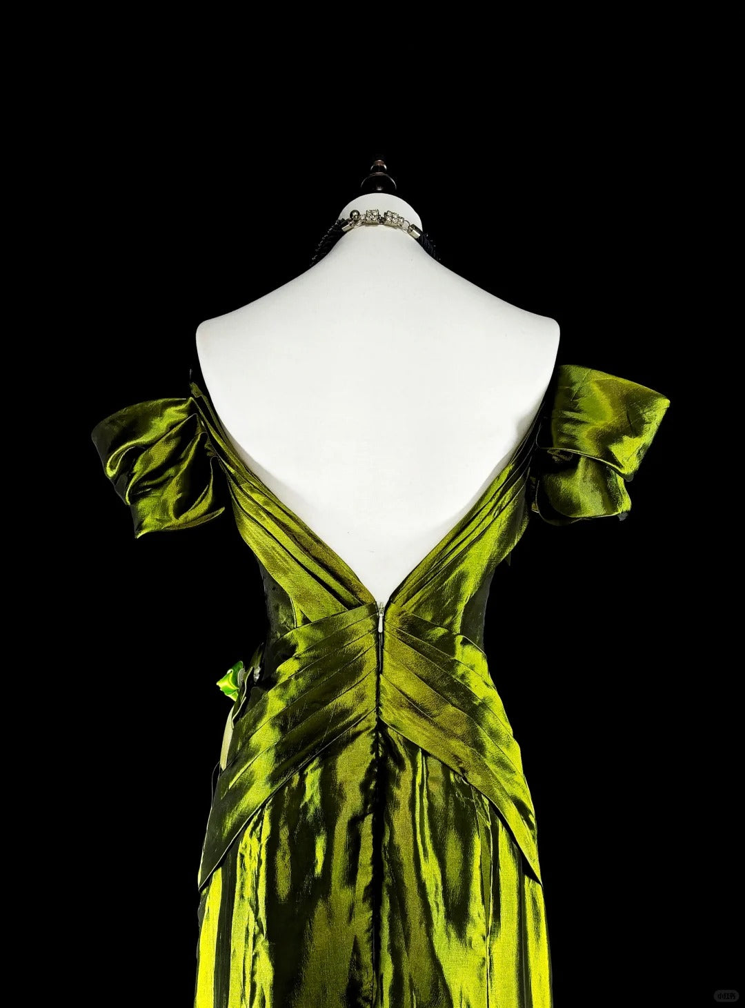 Robes de bal de rêve vintage années 90 rétro épaule dénudée vert olive satiné longues tenues de soirée N2366