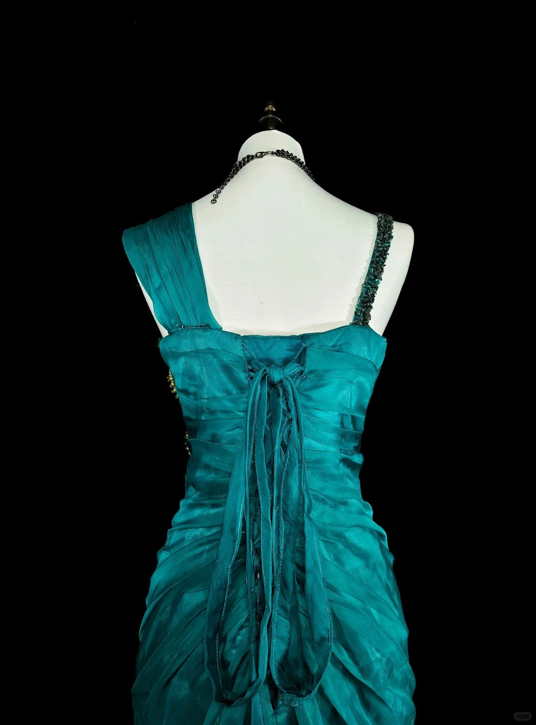 Vintage Meerjungfrauen-Kleid in Grün aus den 70er Jahren mit plissierten goldenen Perlen, langes Ballkleid, Partykleid N1837