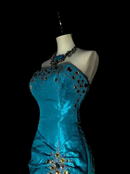 Robe de bal longue sirène vintage sans bretelles, années 2000, ornée de perles dorées, référence N1358