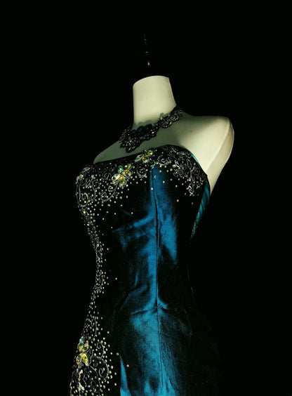 Robe de bal longue sirène vintage sans bretelles en satin vert foncé, style années 80, référence N1438